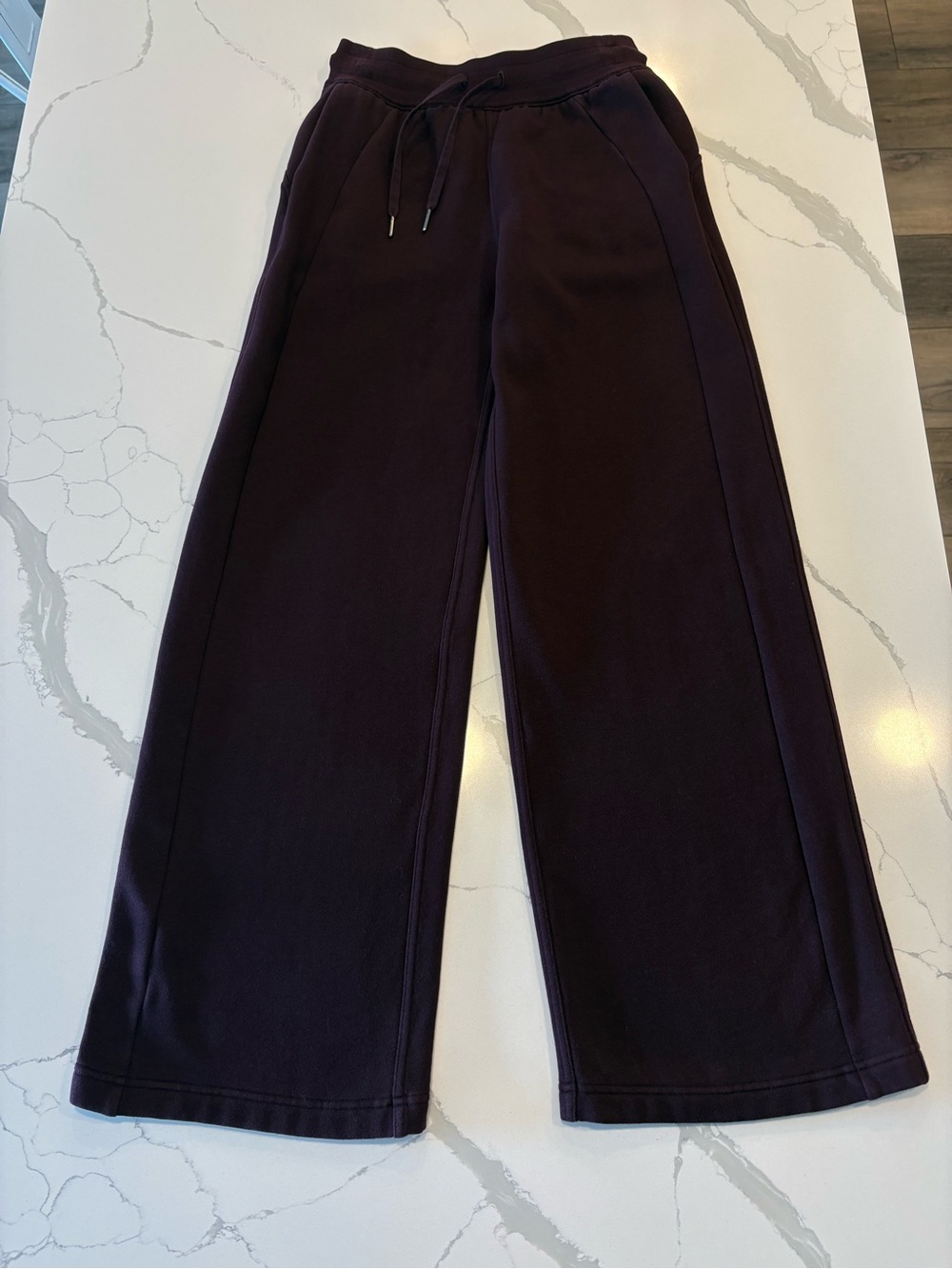 Lululemon Scuba Mid-Rise Wide Leg Pants ~ XS ~ Black Plum
